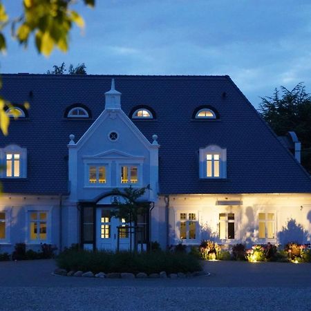 ホテル Landhaus Luetjenhof Großenbrode エクステリア 写真