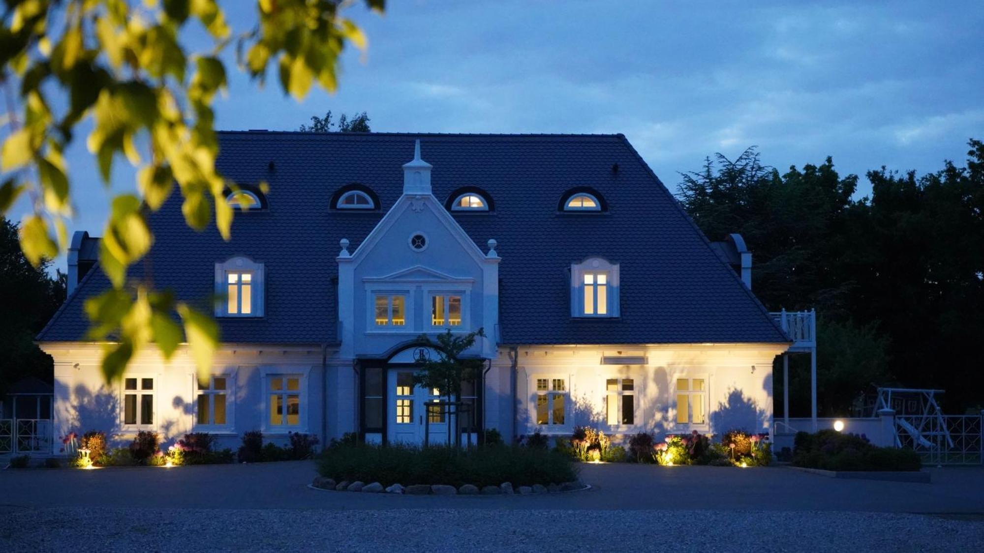 ホテル Landhaus Luetjenhof Großenbrode エクステリア 写真