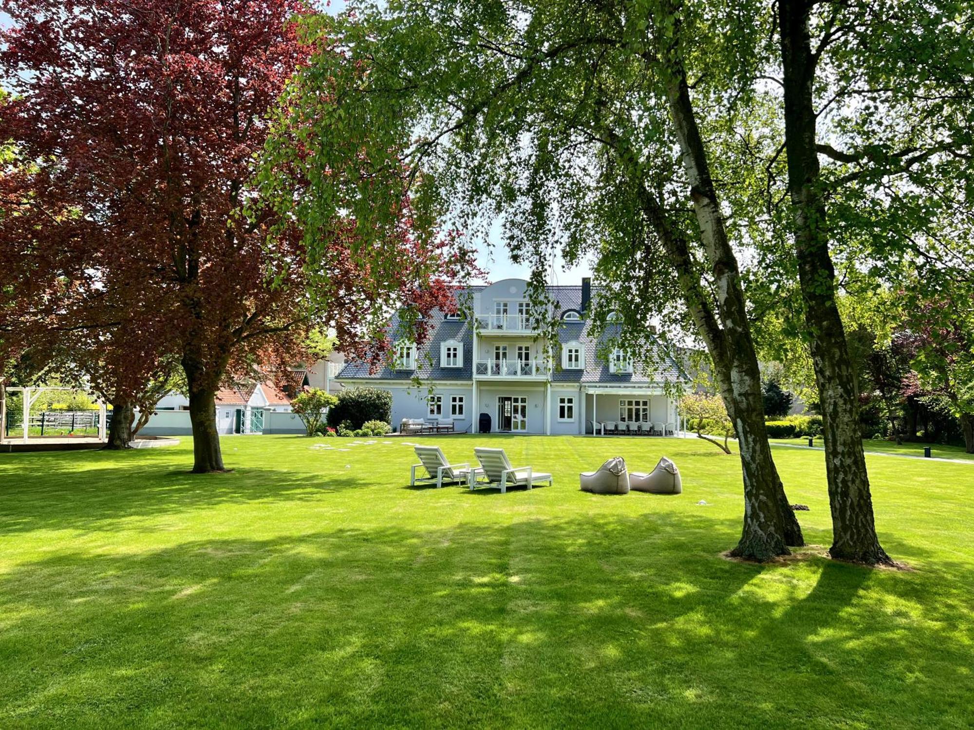 ホテル Landhaus Luetjenhof Großenbrode エクステリア 写真