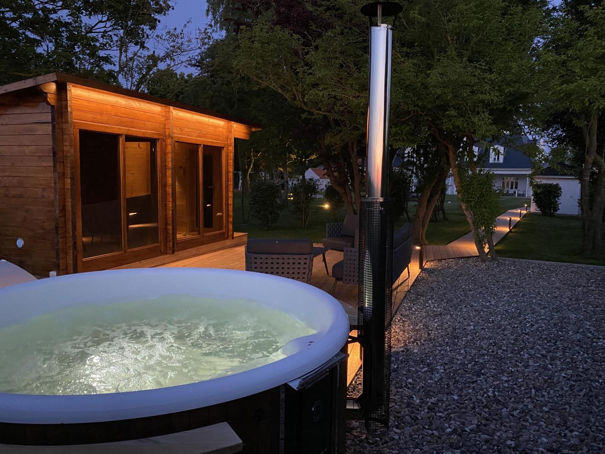 ホテル Landhaus Luetjenhof Großenbrode エクステリア 写真